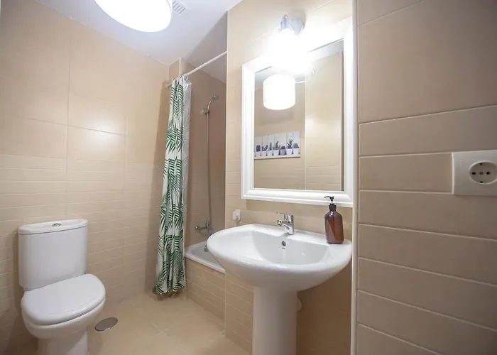 La Casa Del Columpio, קומיאס